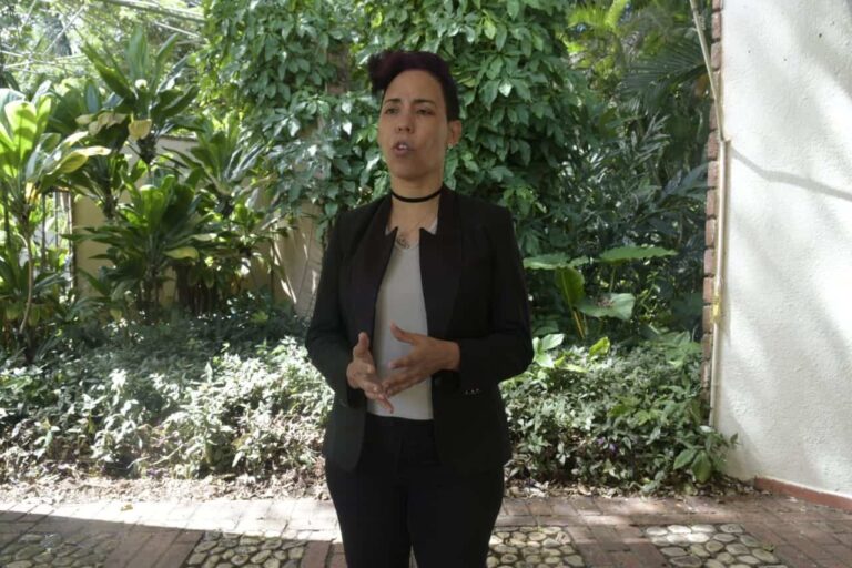 Neuróloga explica las competencias que debe dominar un cuidador de pacientes con Parkinson