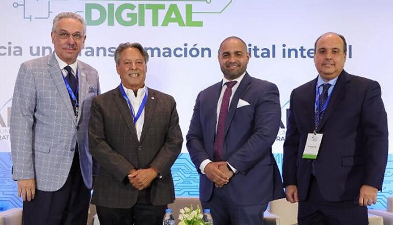 FEPAFEM modera panel sobre formación profesionales de salud en la era digital