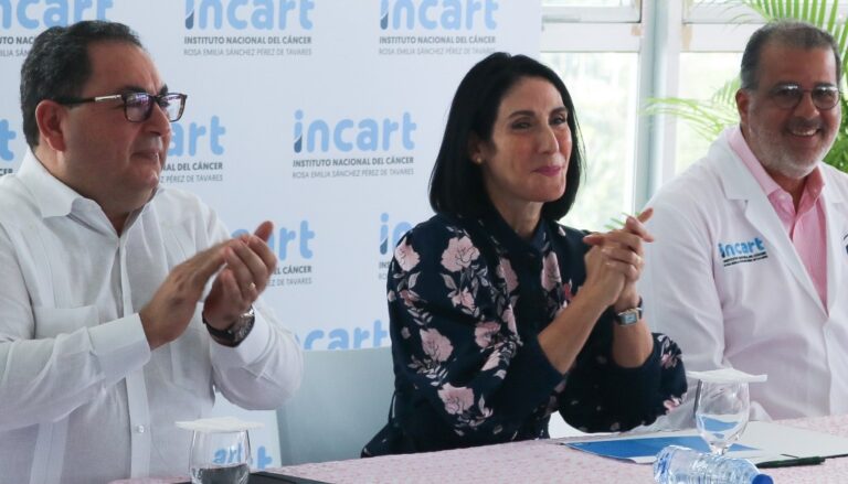 Inician actividades por Mes contra Cáncer de Mama