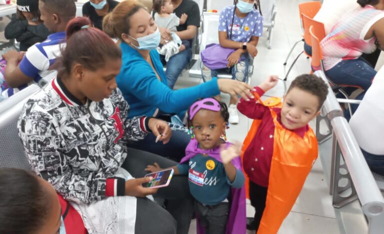 Inician jornada quirúrgica de niños con labio fisurado y/o paladar hendido