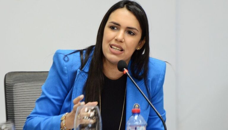 Reclaman diferencias entre médicos y ARS afectan afiliados