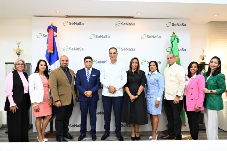 SeNaSa firma acuerdo junto al Gabinete de la Familia