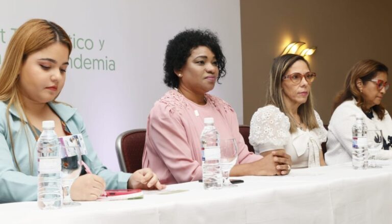 Realizan congreso sobre estrés postpandemia en personal de salud