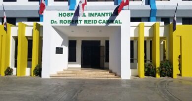 Profesionales de salud se comprometen contra corrupción en el Robert Reid
