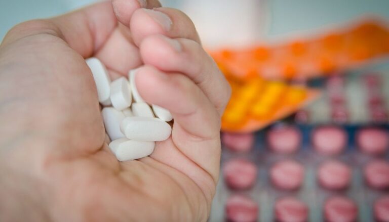 La FDA aprueba el primer producto de microbiota fecal