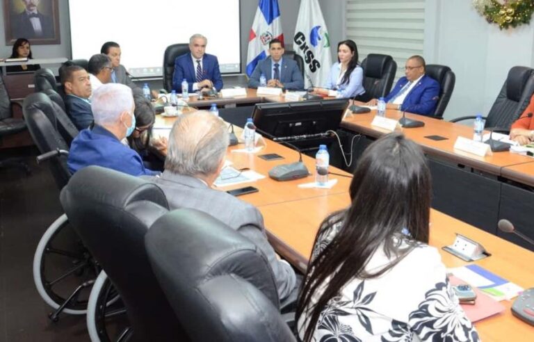 Médicos concluyen de buen ánimo reunión con la comisión del CNSS