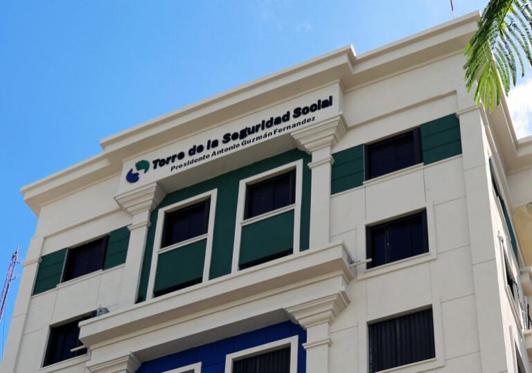 Comisión Especial del CNSS que gestiona conflicto entre CMD y ARS se reúne nuevamente