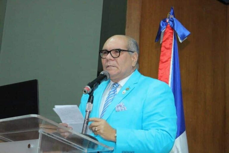 Cardiólogo RD obtiene alta certificación