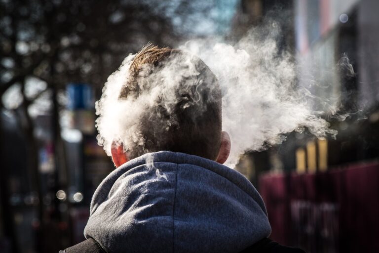 Alertan incremento infecciones respiratorias asociadas a uso cigarrillos electrónicos
