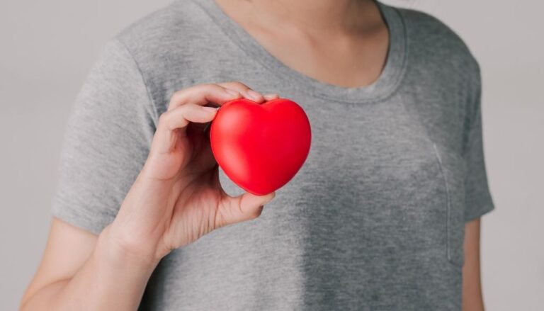 Vístete de rojo por la salud cardiovascular de la mujer 