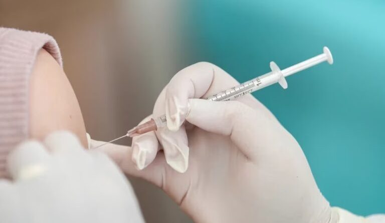 Latinoamérica mantiene retos en vacunación contra covid-19 a tres años de pandemia, según Pfizer