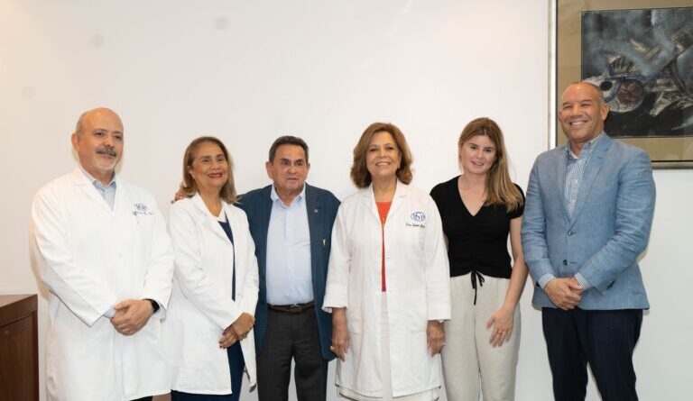 SESDERMA visita el Instituto Dermatológico para apoyar lucha contra la lepra