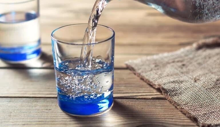 ¿Es saludable el agua con gas?