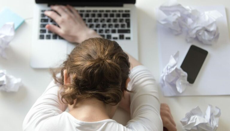 Alertan falta de desconexión digital afecta la salud