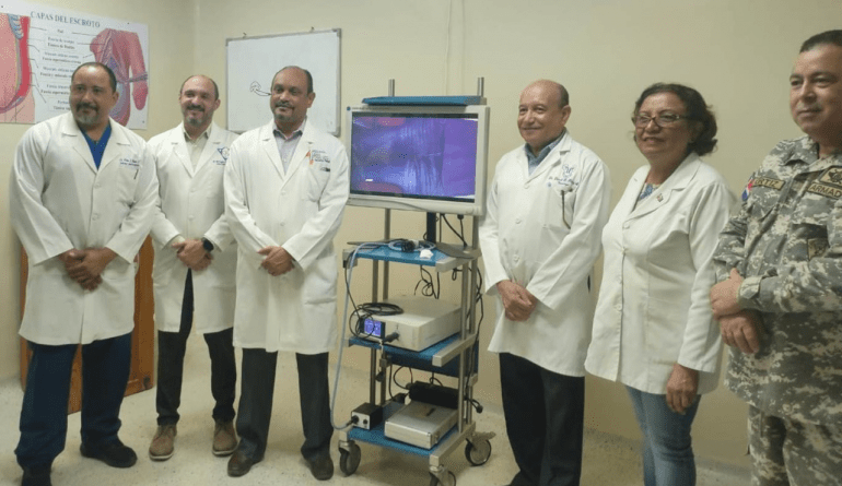 Urología Láser Avanzada Dr. Pablo Mateo dona equipo urológico al Hospital Francisco Moscoso Puello 