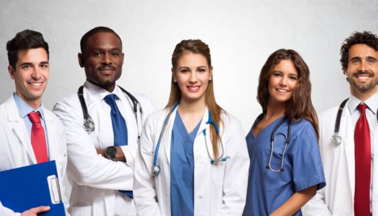 Convocan a concurso público para médicos especialistas