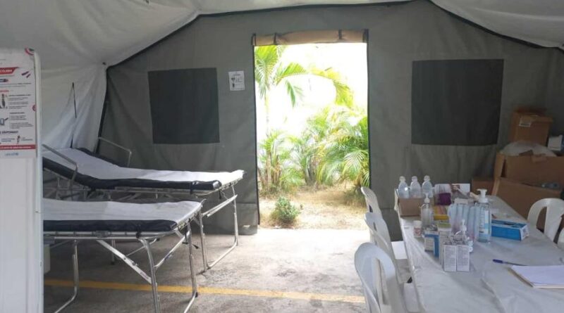 Vacío absoluto de pacientes en hospital móvil de Villa Liberación
