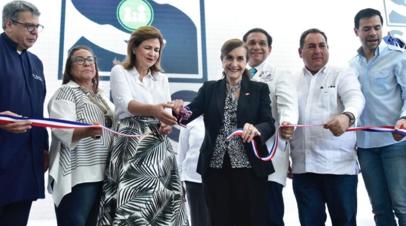 Raquel Peña inaugura segunda etapa remozamiento Hospital Municipal Dr. Luis Espaillat, de Sabana Iglesia