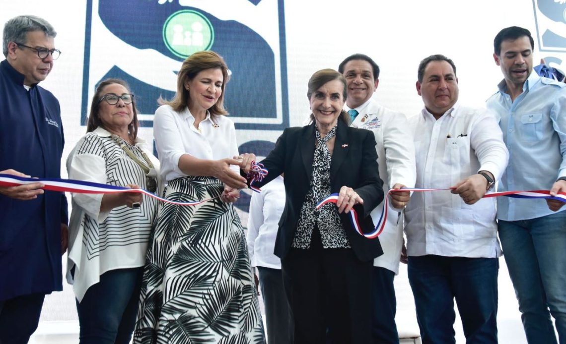 Raquel Peña inaugura segunda etapa remozamiento Hospital Municipal Dr. Luis Espaillat, de Sabana Iglesia