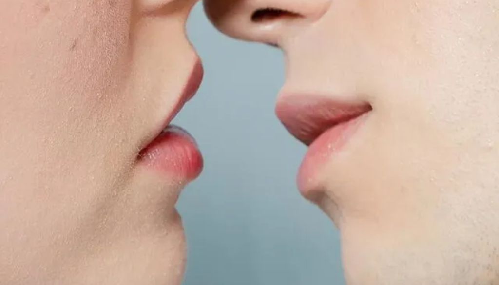 ¿Conoces la cara menos romántica del beso?