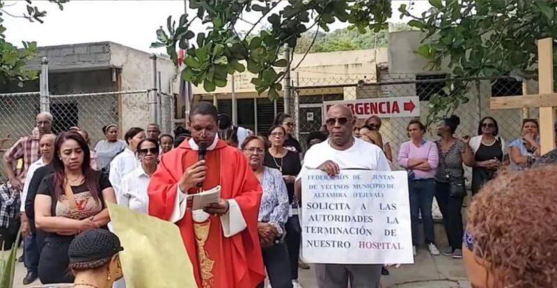 Con una manifestación exigen terminación de Hospital de Altamira