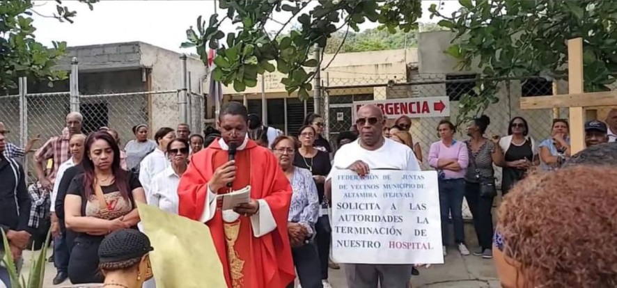 Con una manifestación exigen terminación de Hospital de Altamira