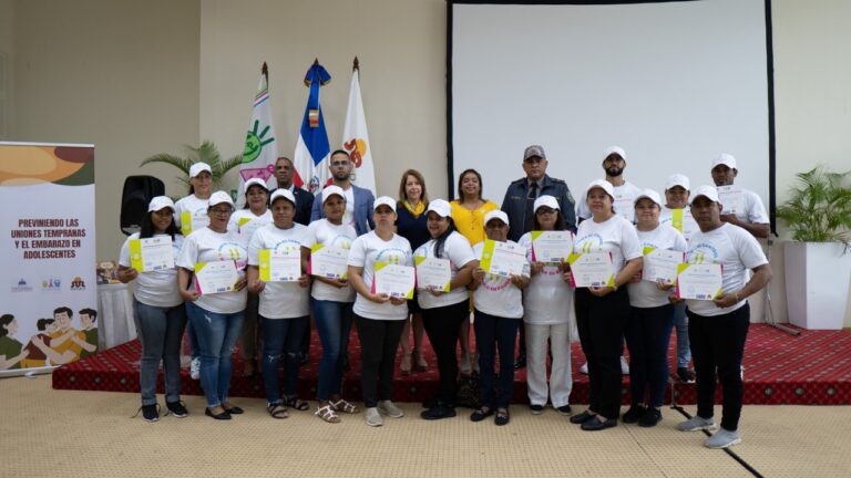 Instituciones capacitan en prevención de embarazos adolescentes en Azua, Santiago y Puerto Plata