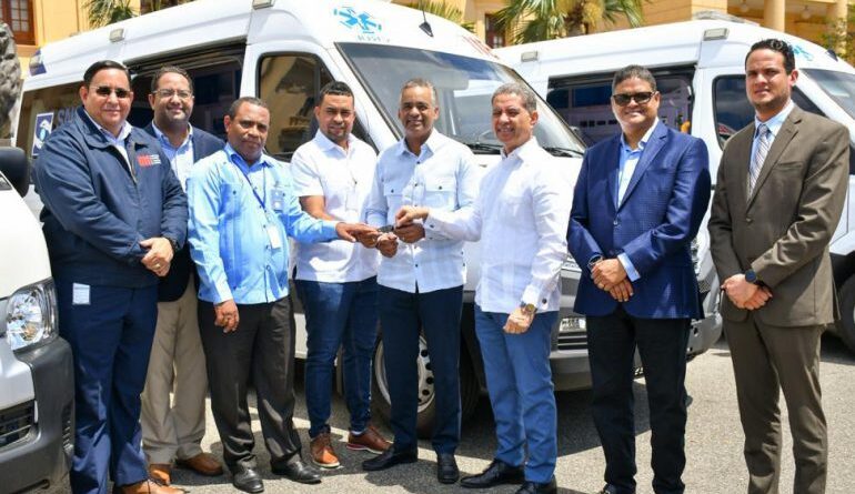 Gobierno entrega ambulancias para el servicio intra y extrahospitalario