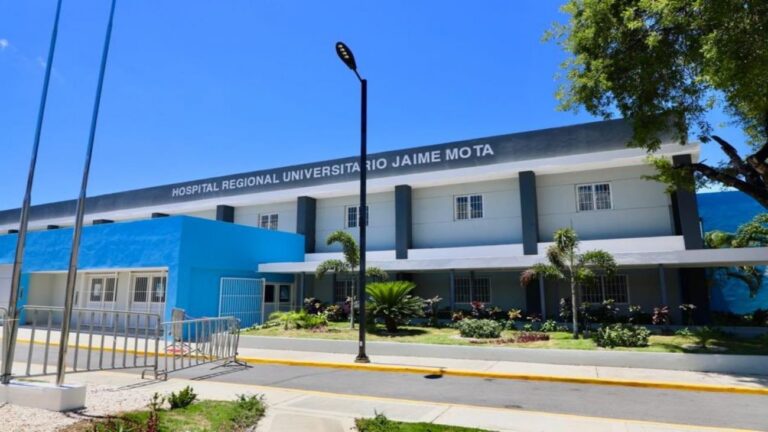 Área de Emergencia en hospital Barahona muy demandada en Viernes Santo
