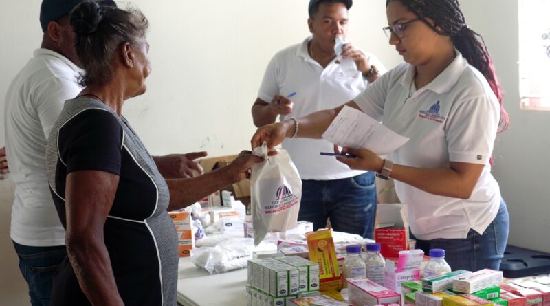 Desarrollo de la Comunidad interviene paraje La Reforma con jornada de salud y operativo de fumigación