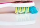 Moho en cepillo de dientes: ¿tirarlo o limpiarlo? 