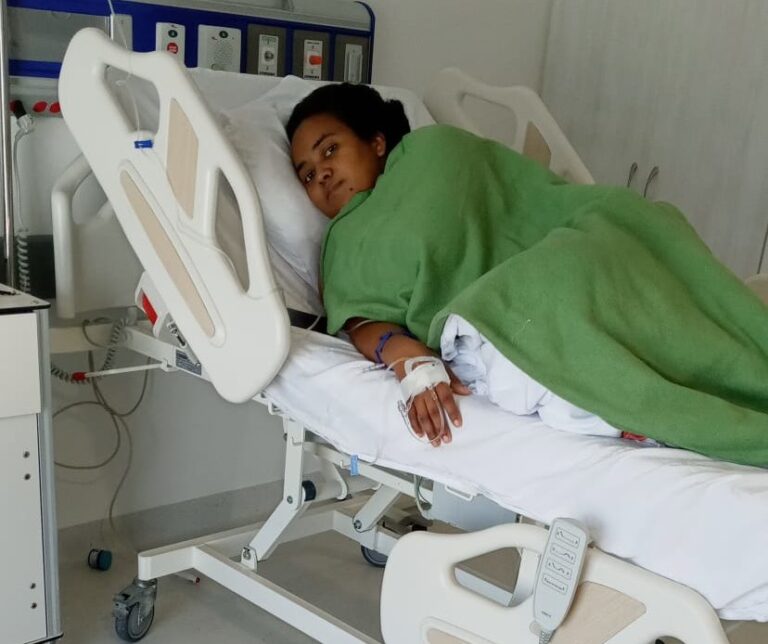 Solicitan ayuda para costear cirugía a una joven