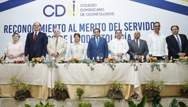 Colegio Dominicano de Odontólogos distingue a servidores públicos