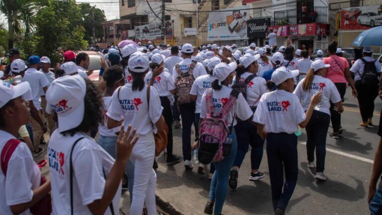 Salud Pública llama a caminar 10 mil pasos al día para contrarrestar diabetes, obesidad e hipertensión