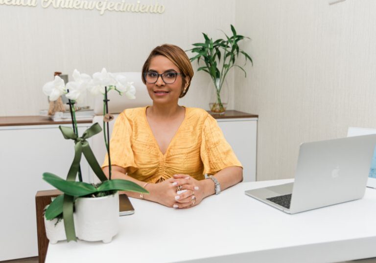 Doctora Jully Sandoval presenta programa para el cuidado facial masculino