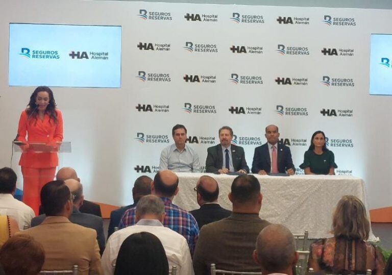 Seguros Reservas y el Hospital Alemán firman acuerdo para brindar servicios en medicina