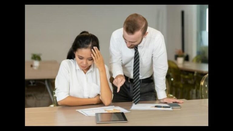Síndrome de Estocolmo laboral, sentir apego a tu empresa aunque te maltraten