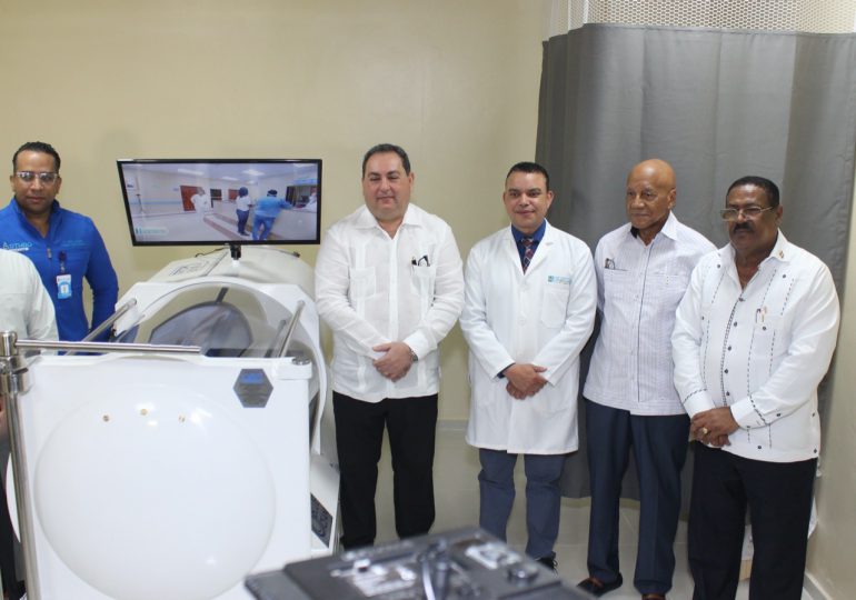 Ney Arias Lora inaugura Unidad de Terapia hiperbárica