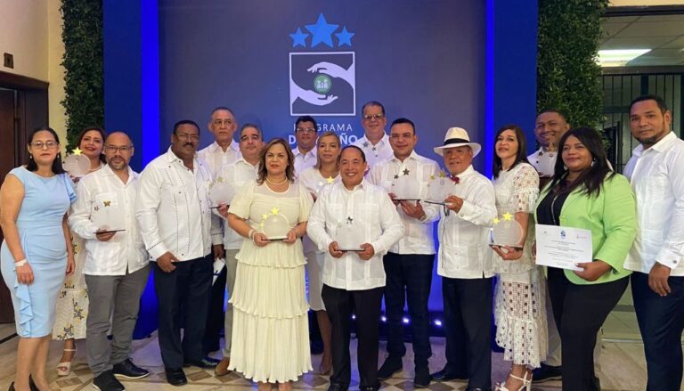 Programa Desempeño SNS reconoce 11 hospitales y dos direcciones del nivel central