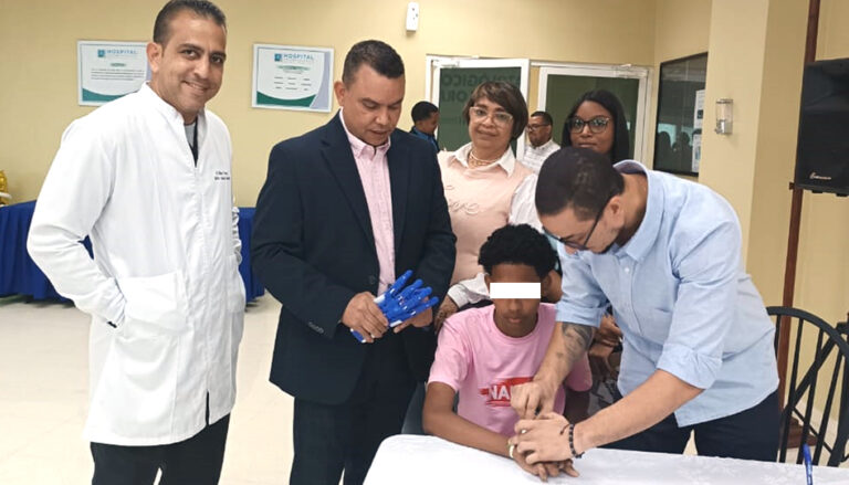 15 jóvenes recibirán prótesis de manos gracias a premiación Personalidades Influyentes