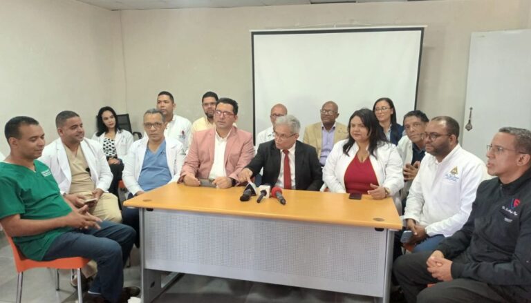 Presentan al doctor Waldo Ariel Suero como candidato a presidencia del CMD