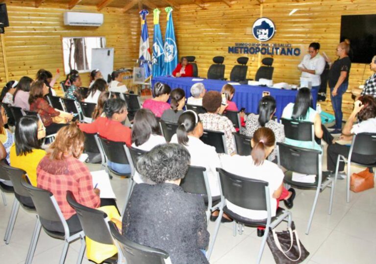 Bioanalistas reciben entrenamiento del SRSM sobre nuevos equipos diagnósticos