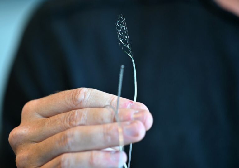 Implantes cerebrales: la carrera hacia el cíborg cobra impulso