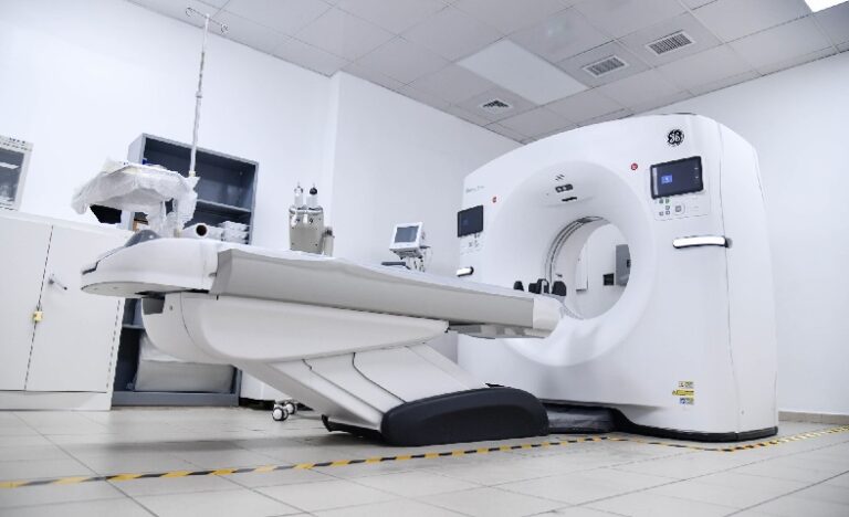Entregan tomógrafo al Hospital Traumatológico Juan Bosch