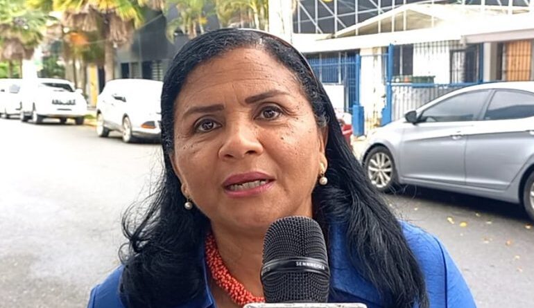 Vicealcaldesa SDE Ángela Henríquez expresa preocupación por casos de dengue detectados en el municipio