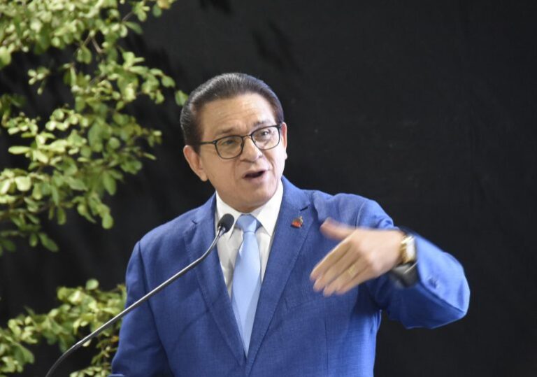 Ministro de Salud dice es importante que la población tenga buena alimentación para un estilo de vida más saludable