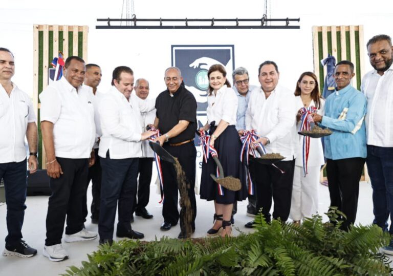 Vicepresidenta da primer palazo para construcción de Hospital General Traumatológico en Sosúa