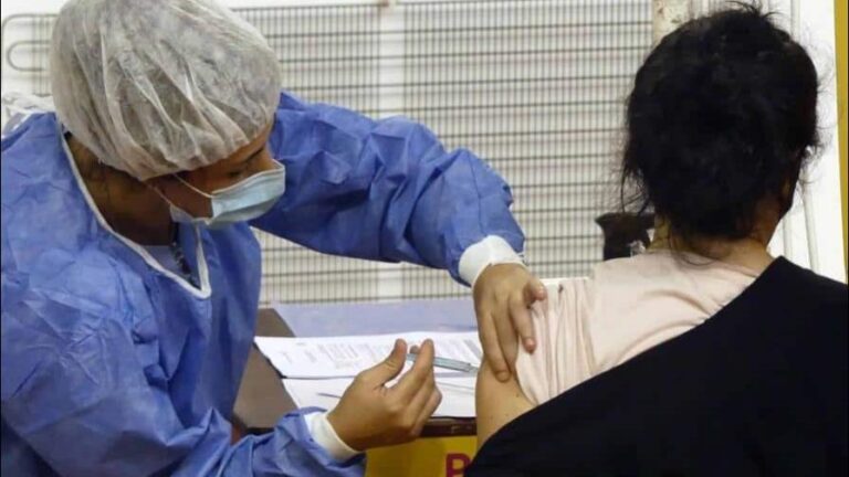 Cargamento con 470 mil dosis de vacunas para la influenza llegará al país este sábado