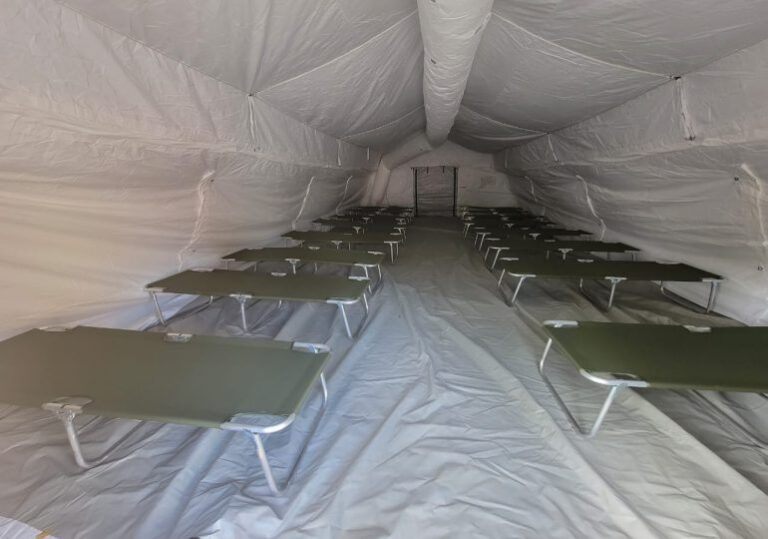 Embajada de EEUU en RD dona carpas de mando al Centro de Operaciones de Emergencia