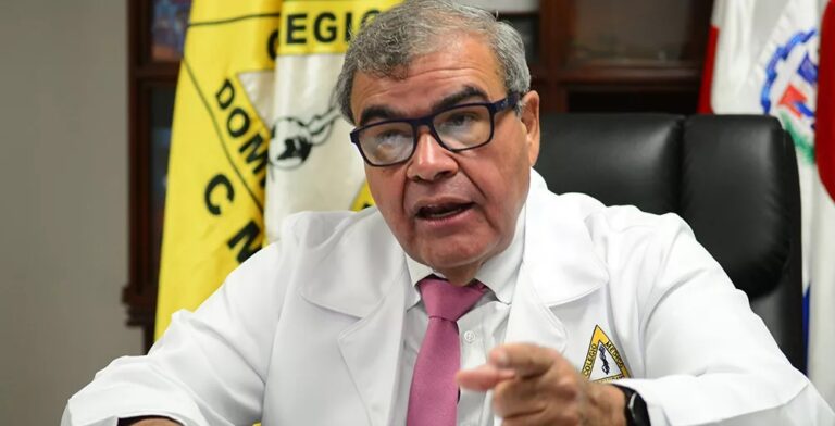 Presidente Colegio Médico mejora y sale de sala cuidados intensivos